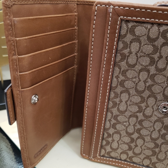 Coach - Picture 2 of 4